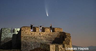 &Mu;&alpha;&gamma;&epsilon;ύ&epsilon;&iota; &eta; &epsilon;&iota;&kappa;ό&nu;&alpha; &tau;&omicron;&upsilon; &kappa;&omicron;&mu;ή&tau;&eta; Neowise &pi;ά&nu;&omega; &alpha;&pi;ό &tau;&eta; &Mu;ύ&rho;&iota;&nu;&alpha;