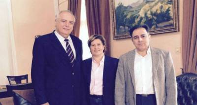 &Sigma;&tau;&eta; &Lambda;έ&sigma;&beta;&omicron; &omicron; &Gamma;.&Gamma; &Alpha;&pi;&omicron;&kappa;&epsilon;&nu;&tau;&rho;&omega;&mu;έ&nu;&eta;&sigmaf; &Delta;&iota;&omicron;ί&kappa;&eta;&sigma;&eta;&sigmaf; &Alpha;&iota;&gamma;&alpha;ί&omicron;&upsilon;