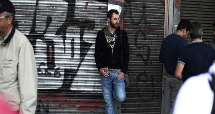 125.000 &epsilon;&rho;&gamma;&alpha;&zeta;ό&mu;&epsilon;&nu;&omicron;&iota; &sigma;&tau;&eta;&nu; &Epsilon;&lambda;&lambda;ά&delta;&alpha; &alpha;&mu;&epsilon;ί&beta;&omicron;&nu;&tau;&alpha;&iota; &mu;&epsilon; &lambda;&iota;&gamma;ό&tau;&epsilon;&rho;&omicron; &alpha;&pi;ό 100 &epsilon;&upsilon;&rho;ώ &tau;&omicron; &mu;ή&nu;&alpha;
