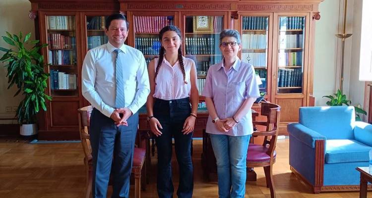 Λημνιά η πρώτη των πρώτων των Πανελλαδικών στην Ιατρική του ΕΚΠΑ | Την υποδέχθηκε ο πρύτανης