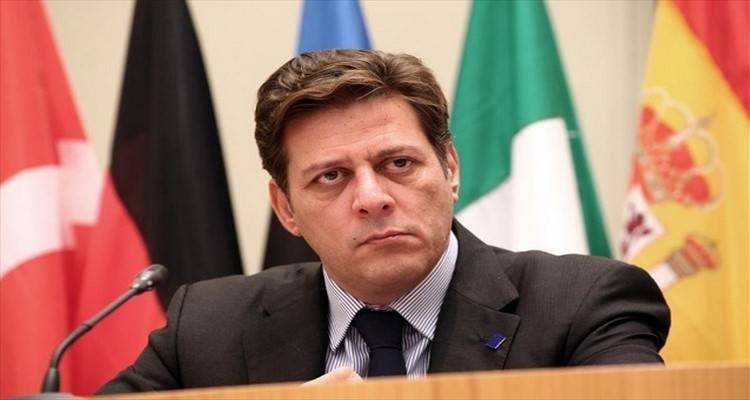 &Mu;. &Beta;&alpha;&rho;&beta;&iota;&tau;&sigma;&iota;ώ&tau;&eta;&sigmaf;: &Omicron; &Theta;. &Delta;&rho;ί&tau;&sigma;&alpha;&sigmaf; &omicron;&phi;&epsilon;ί&lambda;&epsilon;&iota; &nu;&alpha; &pi;&alpha;&rho;&alpha;&iota;&tau;&eta;&theta;&epsilon;ί