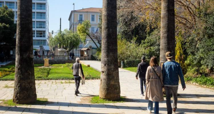 Άρση lockdown: Σύντομα ανοίγουν λιανεμπόριο, σχολεία | Μετά τις 15 Απριλίου η εστίαση