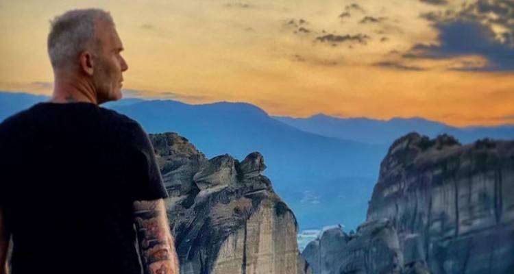 Ο Στέλιος Ρόκκος για τη ζωή του στη Λήμνο: «Δεν βλέπω την ώρα να πάω στο χωράφι» [βίντεο]