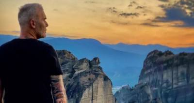 &Omicron; &Sigma;&tau;έ&lambda;&iota;&omicron;&sigmaf; &Rho;ό&kappa;&kappa;&omicron;&sigmaf; &gamma;&iota;&alpha; &tau;&eta; &zeta;&omega;ή &tau;&omicron;&upsilon; &sigma;&tau;&eta; &Lambda;ή&mu;&nu;&omicron;: &laquo;&Delta;&epsilon;&nu; &beta;&lambda;έ&pi;&omega; &tau;&eta;&nu; ώ&rho;&alpha; &nu;&alpha; &pi;ά&omega; &sigma;&tau;&omicron; &chi;&omega;&rho;ά&phi;&iota;&raquo; [&beta;ί&nu;&tau;&epsilon;&omicron;]