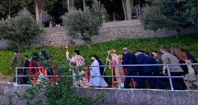 &Lambda;ή&mu;&nu;&omicron;&sigmaf;: &Mu;&epsilon; &epsilon;&kappa;&kappa;&lambda;&eta;&sigma;&iota;&alpha;&sigma;&tau;&iota;&kappa;ή &mu;&epsilon;&gamma;&alpha;&lambda;&omicron;&pi;&rho;έ&pi;&epsilon;&iota;&alpha; &eta; &upsilon;&pi;&omicron;&delta;&omicron;&chi;ή &tau;&omega;&nu; &iota;&epsilon;&rho;ώ&nu; &lambda;&epsilon;&iota;&psi;ά&nu;&omega;&nu; &tau;&omicron;&upsilon; &Alpha;&gamma;ί&omicron;&upsilon; &Gamma;&epsilon;&omega;&rho;&gamma;ί&omicron;&upsilon; &sigma;&tau;&omicron;&nu; &Kappa;ά&sigma;&pi;&alpha;&kappa;&alpha; (photos &amp; video)