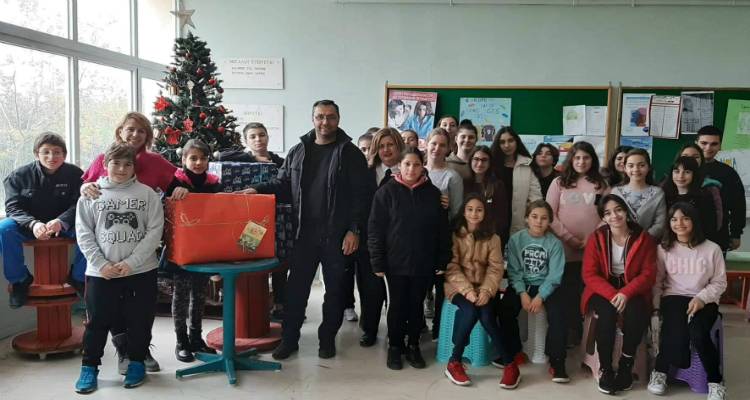 Το Γυμνάσιο Μούδρου μοιράζει χαρά στα παιδιά της «Κιβωτού του Κόσμου»! (photos)