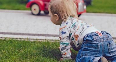 &Omicron;&iota;&kappa;&omicron;&gamma;&epsilon;&nu;&epsilon;&iota;&alpha;&kappa;ό &delta;&rho;ά&mu;&alpha; &alpha;&pi;&omicron;&kappa;&alpha;&lambda;ύ&phi;&theta;&eta;&kappa;&epsilon; &mu;&epsilon;&tau;ά &tau;&omicron;&nu; &epsilon;&nu;&tau;&omicron;&pi;&iota;&sigma;&mu;ό &mu;&omega;&rho;&omicron;ύ &pi;&omicron;&upsilon; &mu;&pi;&omicron;&upsilon;&sigma;&omicron;&upsilon;&lambda;&omicron;ύ&sigma;&epsilon; &sigma;&epsilon; &delta;&rho;ό&mu;&omicron; &tau;&eta;&sigmaf; &Epsilon;&lambda;&alpha;&sigma;&sigma;ό&nu;&alpha;&sigmaf;