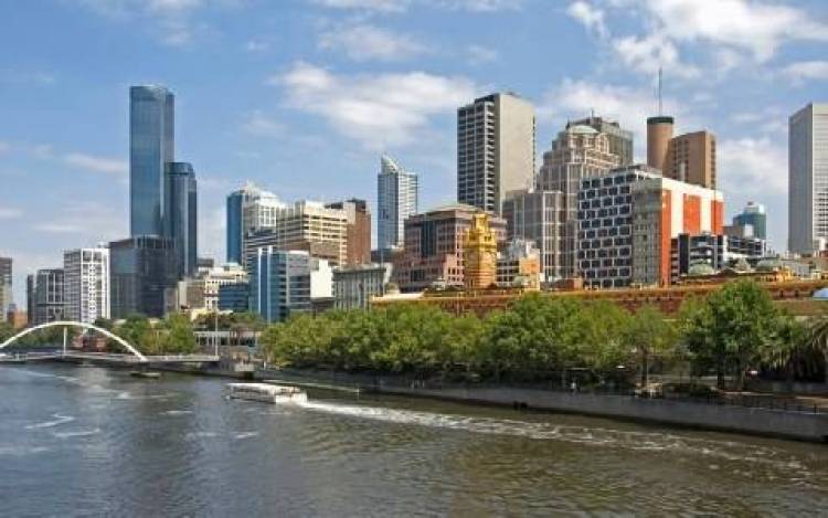 Έ&lambda;&lambda;&eta;&nu;&alpha;&sigmaf; &kappa;&alpha;&tau;&alpha;&sigma;&kappa;&epsilon;&upsilon;ά&zeta;&epsilon;&iota; &omicron;&upsilon;&rho;&alpha;&nu;&omicron;&xi;ύ&sigma;&tau;&eta; 600 &epsilon;&kappa;&alpha;&tau;. &delta;&omicron;&lambda;&alpha;&rho;ί&omega;&nu; &sigma;&tau;&eta; &Mu;&epsilon;&lambda;&beta;&omicron;ύ&rho;&nu;&eta;