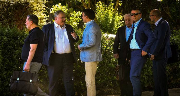 &Epsilon;&kappa;&nu;&epsilon;&upsilon;&rho;&iota;&sigma;&mu;ό&sigmaf; &alpha;&pi;ό &tau;&alpha; &laquo;&mu;&pi;&rho;&omicron;&sigmaf;-&pi;ί&sigma;&omega;&raquo; &tau;&omega;&nu; &Sigma;&kappa;&omicron;&pi;ί&omega;&nu; &gamma;&iota;&alpha; &tau;&eta; &sigma;&upsilon;&mu;&phi;&omega;&nu;ί&alpha;