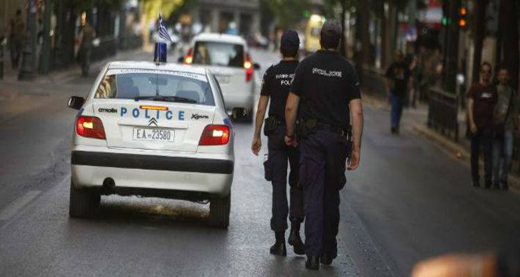 &Sigma;&upsilon;&nu;&alpha;&gamma;&epsilon;&rho;&mu;ό&sigmaf; &sigma;&tau;&eta;&nu; &Epsilon;&Lambda;.&Alpha;&Sigma;.: &Alpha;&pi;έ&delta;&rho;&alpha;&sigma;&alpha;&nu; &tau;&rho;&epsilon;&iota;&sigmaf; &Alpha;&lambda;&beta;&alpha;&nu;&omicron;ί &kappa;&alpha;&kappa;&omicron;&pi;&omicron;&iota;&omicron;ί &alpha;&pi;ό &tau;&omicron; &Mu;&epsilon;&tau;&alpha;&gamma;&omega;&gamma;ώ&nu;