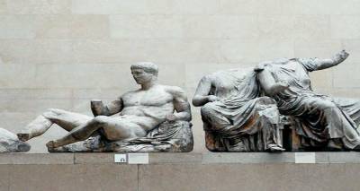 &Epsilon;&nu;&tau;&upsilon;&sigma;&alpha;&nu; &mu;&epsilon;... &sigma;&upsilon;&nu;&omicron;&lambda;ά&kappa;&iota;&alpha; &tau;&alpha; έ&rho;&gamma;&alpha; &tau;&omicron;&upsilon; &Phi;&epsilon;&iota;&delta;ί&alpha;