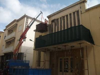 &Xi;&epsilon;&kappa;ί&nu;&eta;&sigma;&alpha;&nu; &omicron;&iota; &epsilon;&rho;&gamma;&alpha;&sigma;ί&epsilon;&sigmaf; &alpha;&pi;&omicron;&kappa;&alpha;&tau;ά&sigma;&tau;&alpha;&sigma;&eta;&sigmaf; &tau;&omega;&nu; &zeta;&eta;&mu;&iota;ώ&nu; &sigma;&tau;&omicron; &Gamma;&alpha;&rho;&omicron;&phi;&alpha;&lambda;&lambda;ί&delta;&epsilon;&iota;&omicron; (photos)
