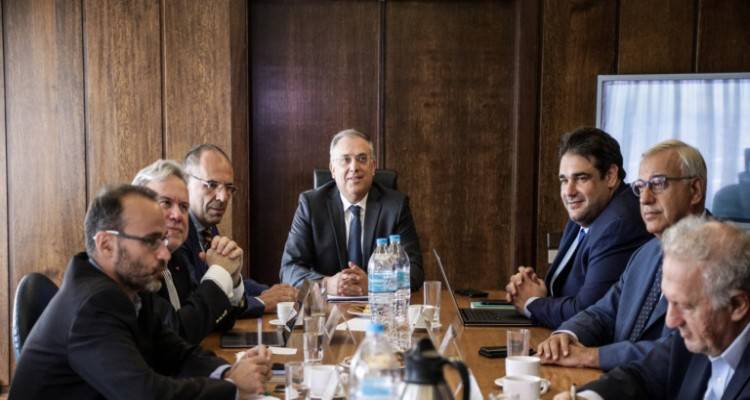 Ψήφος αποδήμων: Νέα συνεδρίαση της διακομματικής | Διάθεση συναίνεσης από την κυβέρνηση, κλειδί η πρόταση του ΚΚΕ