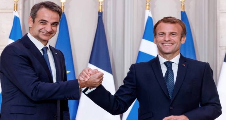 &Sigma;&tau;&omicron; &Pi;&alpha;&rho;ί&sigma;&iota; &kappa;&alpha;&iota; &tau;&omicron;&nu; &Mu;&alpha;&kappa;&rho;ό&nu; &sigma;ή&mu;&epsilon;&rho;&alpha; &omicron; &Mu;&eta;&tau;&sigma;&omicron;&tau;ά&kappa;&eta;&sigmaf; &mu;&epsilon;&tau;ά &tau;&alpha; 5 &mu;&eta;&nu;ύ&mu;&alpha;&tau;&alpha; &sigma;&tau;&eta;&nu; &Tau;&omicron;&upsilon;&rho;&kappa;ί&alpha; &alpha;&pi;ό &tau;&eta;&nu; &Alpha;ί&gamma;&upsilon;&pi;&tau;&omicron;: &Alpha;&kappa;&omicron;&lambda;&omicron;&upsilon;&theta;&omicron;ύ&nu; &Kappa;&alpha;&sigma;&tau;&epsilon;&lambda;ό&rho;&iota;&zeta;&omicron;, &Beta;&rho;&upsilon;&xi;έ&lambda;&lambda;&epsilon;&sigmaf; &kappa;&alpha;&iota; &Sigma;&alpha;&omicron;&upsilon;&delta;&iota;&kappa;ή &Alpha;&rho;&alpha;&beta;ί&alpha;