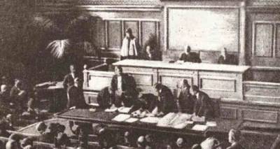 H &Sigma;&upsilon;&nu;&theta;ή&kappa;&eta; &tau;&eta;&sigmaf; &Lambda;&omega;&zeta;ά&nu;&eta;&sigmaf;, &tau;&omicron; &pi;&alpha;&rho;&alpha;&sigma;&kappa;ή&nu;&iota;&omicron;, &tau;&alpha; &laquo;&psi;&iota;&lambda;ά &gamma;&rho;ά&mu;&mu;&alpha;&tau;&alpha;&raquo; &kappa;&alpha;&iota; &omicron; &phi;ό&beta;&omicron;&sigmaf; &tau;&omicron;&upsilon; &Beta;&epsilon;&nu;&iota;&zeta;έ&lambda;&omicron;&upsilon;