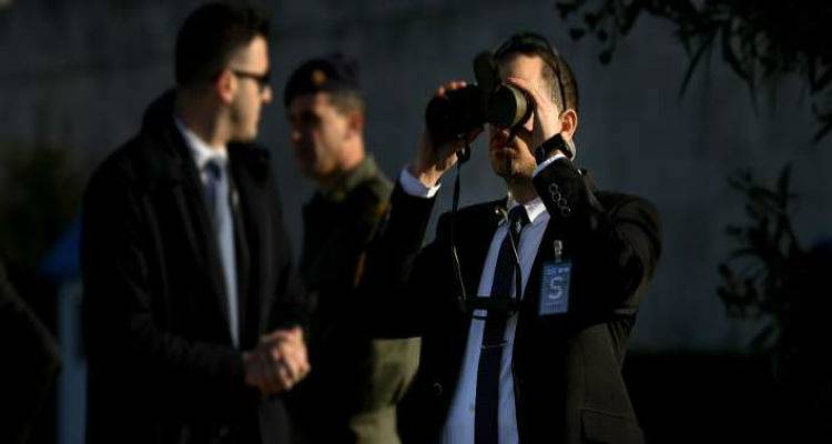 &Iota;&sigma;&rho;&alpha;&eta;&lambda;&iota;&nu;&omicron;ί &pi;&rho;ά&kappa;&tau;&omicron;&rho;&epsilon;&sigmaf; &mu;&epsilon; &kappa;&iota;ά&lambda;&iota;&alpha; &kappa;&alpha;&iota; &sigma;&kappa;&upsilon;&lambda;&iota;ά έ&kappa;&alpha;&nu;&alpha;&nu; &phi;ύ&lambda;&lambda;&omicron; &kappa;&alpha;&iota; &phi;&tau;&epsilon;&rho;ό &tau;&omicron; &Sigma;ύ&nu;&tau;&alpha;&gamma;&mu;&alpha; [&epsilon;&iota;&kappa;ό&nu;&epsilon;&sigmaf;]