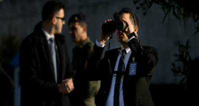 &Iota;&sigma;&rho;&alpha;&eta;&lambda;&iota;&nu;&omicron;ί &pi;&rho;ά&kappa;&tau;&omicron;&rho;&epsilon;&sigmaf; &mu;&epsilon; &kappa;&iota;ά&lambda;&iota;&alpha; &kappa;&alpha;&iota; &sigma;&kappa;&upsilon;&lambda;&iota;ά έ&kappa;&alpha;&nu;&alpha;&nu; &phi;ύ&lambda;&lambda;&omicron; &kappa;&alpha;&iota; &phi;&tau;&epsilon;&rho;ό &tau;&omicron; &Sigma;ύ&nu;&tau;&alpha;&gamma;&mu;&alpha; [&epsilon;&iota;&kappa;ό&nu;&epsilon;&sigmaf;]