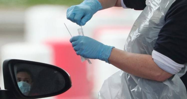 Κορονοϊός: Έντονη κριτική δέχεται η κυβέρνηση Τζόνσον σε ό,τι αφορά την αντιμετώπιση της πανδημίας