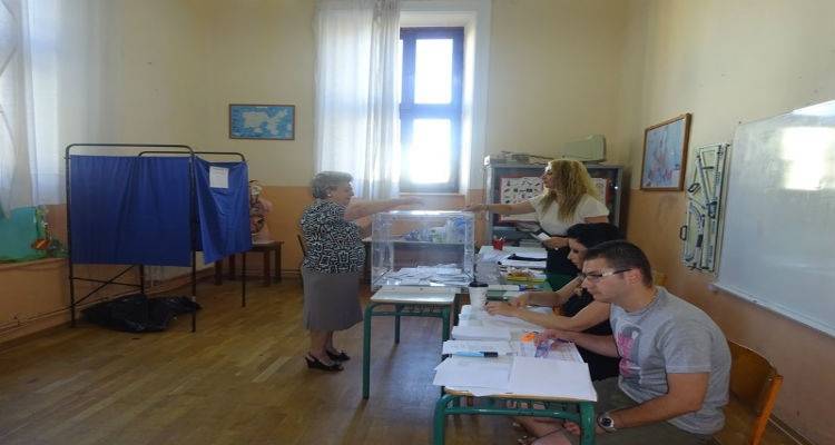 &Sigma;&tau;&iota;&sigmaf; &kappa;ά&lambda;&pi;&epsilon;&sigmaf; &omicron;&iota; &Lambda;&eta;&mu;&nu;&iota;&omicron;ί &gamma;&iota;&alpha; &tau;&omicron; &kappa;&rho;ί&sigma;&iota;&mu;&omicron; &delta;&eta;&mu;&omicron;&psi;ή&phi;&iota;&sigma;&mu;&alpha; | "Ά&phi;&alpha;&nu;&tau;&eta;" &eta; &epsilon;&phi;&omicron;&rho;&epsilon;&upsilon;&tau;&iota;&kappa;ή &epsilon;&pi;&iota;&tau;&rho;&omicron;&pi;ή &sigma;&epsilon; &epsilon;&kappa;&lambda;&omicron;&gamma;&iota;&kappa;ά &tau;&mu;ή&mu;&alpha;&tau;&alpha; &tau;&omicron;&upsilon; &nu;&eta;&sigma;&iota;&omicron;ύ (photos)