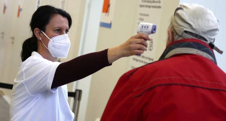 Κορωνοϊός -ΕΟΔΥ: Νέες οδηγίες για την καραντίνα | Τι ισχύει για υγειονομικούς, εμβολιασμένους και όσους νόσησαν