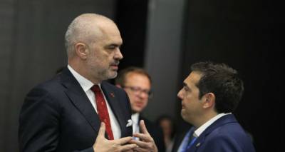 &Tau;&alpha; &kappa;ύ&rho;&iota;&alpha; &theta;έ&mu;&alpha;&tau;&alpha; &sigma;&tau;&omicron; &laquo;&tau;&rho;&alpha;&pi;έ&zeta;&iota;&raquo; &tau;&omega;&nu; &epsilon;&lambda;&lambda;&eta;&nu;&omicron;&alpha;&lambda;&beta;&alpha;&nu;&iota;&kappa;ώ&nu; &delta;&iota;&alpha;&pi;&rho;&alpha;&gamma;&mu;&alpha;&tau;&epsilon;ύ&sigma;&epsilon;&omega;&nu;