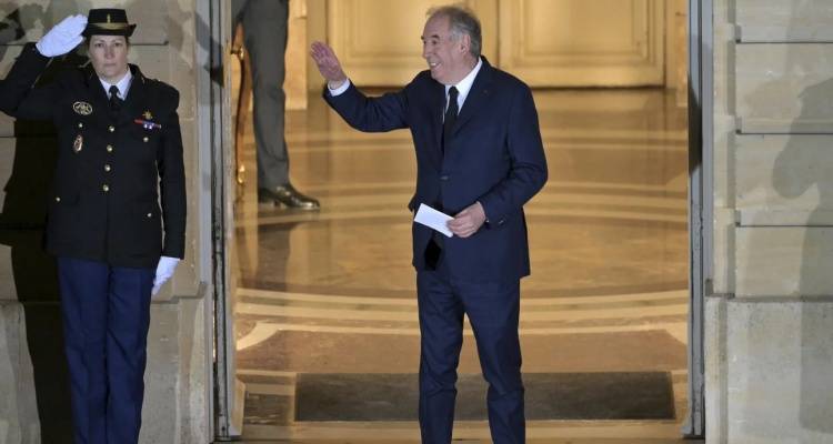 &Gamma;&alpha;&lambda;&lambda;ί&alpha;: &Alpha;&upsilon;&tau;ή &epsilon;ί&nu;&alpha;&iota; &eta; &sigma;ύ&nu;&theta;&epsilon;&sigma;&eta; &tau;&eta;&sigmaf; &nu;έ&alpha;&sigmaf; &kappa;&upsilon;&beta;έ&rho;&nu;&eta;&sigma;&eta;&sigmaf; &Mu;&pi;&alpha;ϊ&rho;&omicron;ύ | &Pi;&omicron;&iota;&omicron;&iota; &pi;&alpha;&rho;&alpha;&mu;έ&nu;&omicron;&upsilon;&nu;, &pi;&omicron;&iota;&omicron;&iota; &alpha;&lambda;&lambda;ά&zeta;&omicron;&upsilon;&nu; &upsilon;&pi;&omicron;&upsilon;&rho;&gamma;&epsilon;ί&omicron;