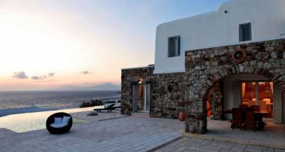 &Omicron;&iota; &tau;&omicron;&upsilon;&rho;&iota;&sigma;&tau;&iota;&kappa;έ&sigmaf; &kappa;&alpha;&tau;&omicron;&iota;&kappa;ί&epsilon;&sigmaf; &sigma;&tau;&omicron; &epsilon;&pi;ί&kappa;&epsilon;&nu;&tau;&rho;&omicron; &mu;&epsilon;&gamma;ά&lambda;&omega;&nu; &epsilon;&pi;&epsilon;&nu;&delta;ύ&sigma;&epsilon;&omega;&nu;