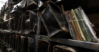 &Gamma;&epsilon;&rho;&mu;&alpha;&nu;ί&alpha;: &Tau;έ&lambda;&omicron;&sigmaf; &epsilon;&pi;&omicron;&chi;ή&sigmaf; &gamma;&iota;&alpha; &tau;&alpha; &Alpha;&rho;&chi;&epsilon;ί&alpha; &tau;&eta;&sigmaf; &Sigma;&tau;ά&zeta;&iota;