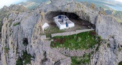 &Eta; &Mu;ύ&rho;&iota;&nu;&alpha; &upsilon;&pi;&omicron;&delta;έ&chi;&epsilon;&tau;&alpha;&iota; &tau;&eta;&nu; &epsilon;&iota;&kappa;ό&nu;&alpha; &tau;&eta;&sigmaf; &Pi;&alpha;&nu;&alpha;&gamma;&iota;ά&sigmaf; &tau;&omicron;&upsilon; &Kappa;ά&kappa;&alpha;&beta;&omicron;&upsilon; &kappa;&alpha;&iota; &phi;&omicron;&rho;ά&epsilon;&iota; &tau;&alpha; &gamma;&iota;&omicron;&rho;&tau;&iota;&nu;ά &tau;&eta;&sigmaf;