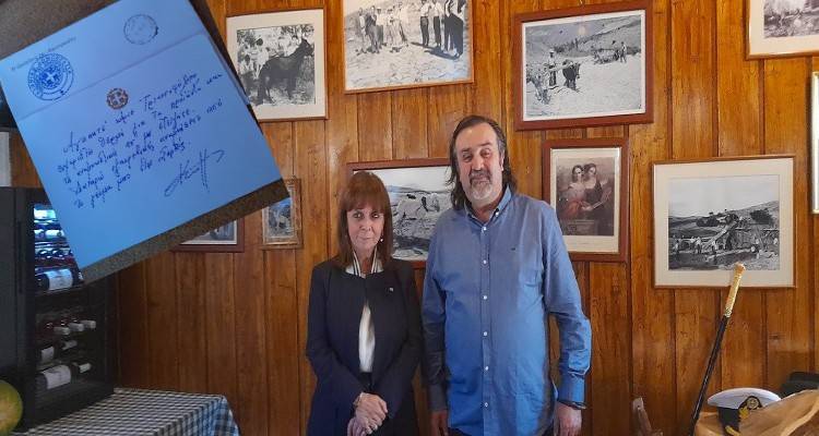 &Pi;&rho;ό&epsilon;&delta;&rho;&omicron;&sigmaf; &tau;&eta;&sigmaf; &Delta;&eta;&mu;&omicron;&kappa;&rho;&alpha;&tau;ί&alpha;&sigmaf;: &laquo;&Delta;&iota;&alpha;&tau;&eta;&rho;ώ &epsilon;&xi;&alpha;&iota;&rho;&epsilon;&tau;&iota;&kappa;έ&sigmaf; &alpha;&nu;&alpha;&mu;&nu;ή&sigma;&epsilon;&iota;&sigmaf; &alpha;&pi;ό &tau;&omicron; &gamma;&epsilon;ύ&mu;&alpha; &mu;&alpha;&sigmaf; &sigma;&tau;&iota;&sigmaf; &Sigma;&alpha;&rho;&delta;έ&sigmaf;&raquo;
