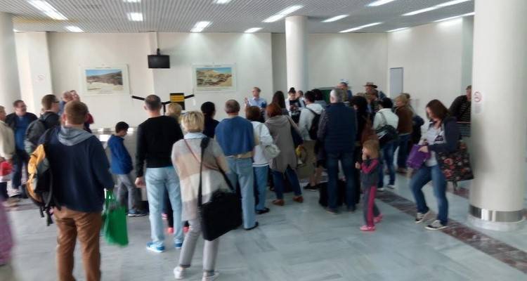 Έ&phi;&tau;&alpha;&sigma;&alpha;&nu; &sigma;&tau;&eta; &Lambda;ή&mu;&nu;&omicron; &omicron;&iota; &pi;&rho;ώ&tau;&omicron;&iota; &Pi;&omicron;&lambda;&omega;&nu;&omicron;ί &tau;&omicron;&upsilon;&rho;ί&sigma;&tau;&epsilon;&sigmaf; (photos)