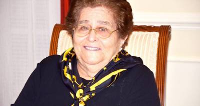 &Eta; &alpha;&epsilon;ί&mu;&nu;&eta;&sigma;&tau;&eta; &Chi;&alpha;&rho;&alpha;&lambda;&alpha;&mu;&pi;ί&alpha; &Delta;&iota;&alpha;&mu;&alpha;&tau;ά&rho;&eta;, ά&nu;&theta;&rho;&omega;&pi;&omicron;&sigmaf; &alpha;&gamma;ά&pi;&eta;&sigmaf; &kappa;&alpha;&iota; &kappa;&alpha;&lambda;&omicron;&sigma;ύ&nu;&eta;&sigmaf; &pi;&rho;&omicron;&sigmaf; ό&lambda;&omicron;&upsilon;&sigmaf;. &Phi;&Omega;&Tau;&Omicron;&Gamma;&Alpha;&Rho;&Phi;&Iota;&Alpha; &Epsilon;&Theta;&Nu;&Iota;&Kappa;&Omicron;&Sigma; &Kappa;&Eta;&Rho;&Upsilon;&Kappa;&Alpha;&Sigma;