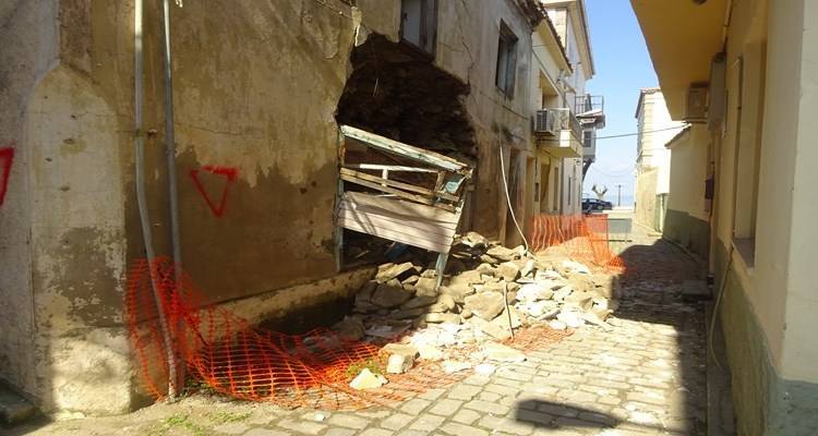 &Kappa;&alpha;&tau;έ&rho;&rho;&epsilon;&upsilon;&sigma;&epsilon; &tau;&mu;ή&mu;&alpha; &pi;&alpha;&lambda;&iota;ά&sigmaf; &omicron;&iota;&kappa;ί&alpha;&sigmaf; &sigma;&tau;&eta; &Mu;ύ&rho;&iota;&nu;&alpha; &pi;&omicron;&upsilon; &epsilon;ί&chi;&epsilon; &chi;&tau;&upsilon;&pi;&eta;&theta;&epsilon;ί &alpha;&pi;ό &tau;&omicron; &sigma;&epsilon;&iota;&sigma;&mu;ό &tau;&omicron;&upsilon; &Mu;&alpha;ΐ&omicron;&upsilon;.