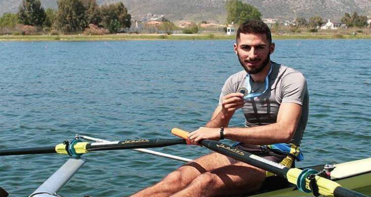 1o &Pi;&alpha;&gamma;&kappa;ό&sigma;&mu;&iota;&omicron; &Kappa;ύ&pi;&epsilon;&lambda;&lambda;&omicron;: 4&omicron; &sigma;&tau;&omicron;&nu; &Gamma;΄ &tau;&epsilon;&lambda;&iota;&kappa;ό &tau;&omicron; &pi;&lambda;ή&rho;&omega;&mu;&alpha; &tau;&omicron;&upsilon; &Nu;&tau;&iota;&nu;&epsilon;&nu;ή