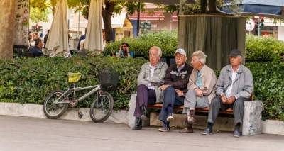 &Pi;&alpha;&rho;&alpha;&sigma;&kappa;&epsilon;&upsilon;ή &kappa;&alpha;&iota; &Delta;&epsilon;&upsilon;&tau;έ&rho;&alpha; &eta; &kappa;&alpha;&tau;&alpha;&beta;&omicron;&lambda;ή &sigma;&upsilon;&nu;&tau;ά&xi;&epsilon;&omega;&nu; -&Omicron;&iota; &alpha;&upsilon;&xi;ή&sigma;&epsilon;&iota;&sigmaf; &mu;&epsilon;&tau;ά &tau;&iota;&sigmaf; &mu;&epsilon;&iota;ώ&sigma;&epsilon;&iota;&sigmaf; &phi;ό&rho;&omega;&nu; &kappa;&alpha;&iota; &tau;&eta;&nu; &epsilon;&tau;ή&sigma;&iota;&alpha; &alpha;&nu;&alpha;&pi;&rho;&omicron;&sigma;&alpha;&rho;&mu;&omicron;&gamma;ή [&pi;&alpha;&rho;&alpha;&delta;&epsilon;ί&gamma;&mu;&alpha;&tau;&alpha;]