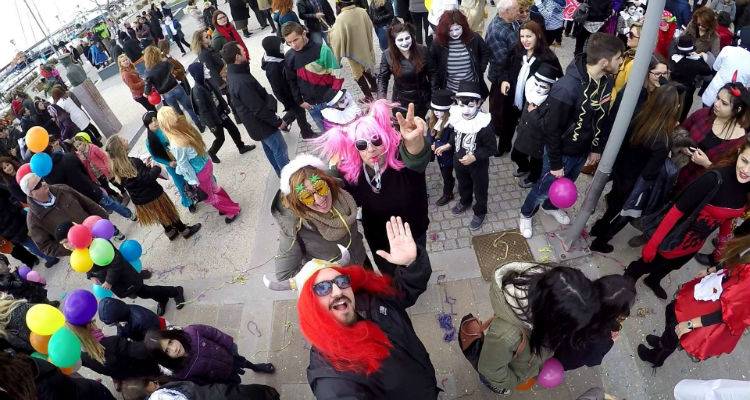&Pi;ά&nu;&omega; &alpha;&pi;ό 1000 &kappa;&alpha;&rho;&nu;&alpha;&beta;&alpha;&lambda;&iota;&sigma;&tau;έ&sigmaf; &sigma;&tau;&eta;&nu; &pi;&alpha;&rho;έ&lambda;&alpha;&sigma;&eta; &tau;&eta;&sigmaf; &Mu;ύ&rho;&iota;&nu;&alpha;&sigmaf;