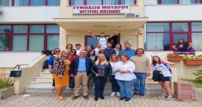 &Omicron; &sigma;&upsilon;&gamma;&gamma;&rho;&alpha;&phi;έ&alpha;&sigmaf; &Pi;&alpha;&nu;&alpha;&gamma;&iota;ώ&tau;&eta;&sigmaf; &Delta;&eta;&mu;&eta;&tau;&rho;ό&pi;&omicron;&upsilon;&lambda;&omicron;&sigmaf; &sigma;&tau;&omicron; &Gamma;&upsilon;&mu;&nu;ά&sigma;&iota;&omicron; &Mu;&omicron;ύ&delta;&rho;&omicron;&upsilon; &mu;&epsilon; &tau;&omicron;&nu; "&Phi;ά&rho;&omicron;"