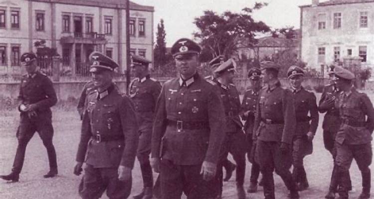 25 &Alpha;&pi;&rho;&iota;&lambda;ί&omicron;&upsilon; 1941: Ό&tau;&alpha;&nu; &eta; &Lambda;ή&mu;&nu;&omicron;&sigmaf; &pi;έ&rho;&alpha;&sigma;&epsilon; &sigma;&tau;&alpha; &chi;έ&rho;&iota;&alpha; &tau;&omega;&nu; &Nu;&alpha;&zeta;ί