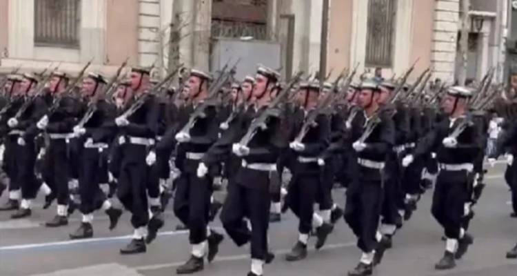&Epsilon;&xi;&eta;&gamma;ή&sigma;&epsilon;&iota;&sigmaf; &zeta;&eta;&tau;ά &eta; &Tau;&omicron;&upsilon;&rho;&kappa;ί&alpha; &gamma;&iota;&alpha; &tau;&alpha; &sigma;&upsilon;&nu;&theta;ή&mu;&alpha;&tau;&alpha; &delta;&omicron;&kappa;ί&mu;&omega;&nu; &upsilon;&pi;&alpha;&xi;&iota;&omega;&mu;&alpha;&tau;&iota;&kappa;ώ&nu; &sigma;&tau;&eta;&nu; &pi;&alpha;&rho;έ&lambda;&alpha;&sigma;&eta; &tau;&eta;&sigmaf; 25&eta;&sigmaf; &Mu;&alpha;&rho;&tau;ί&omicron;&upsilon;