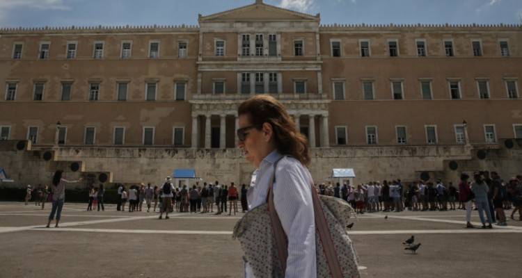 Στη Βουλή ο προϋπολογισμός: 1,2 δις ελαφρύνσεις, μειώσεις φόρων και εισφορών | Τα μέτρα