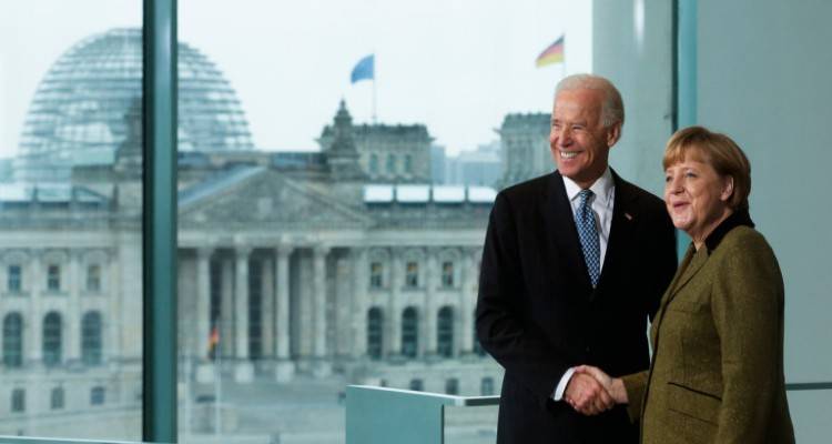 Πρόσκληση της Μέρκελ στον Μπάιντεν για επίσκεψη στο Βερολίνο | Τηλεφωνική επικοινωνία των δύο ηγετών