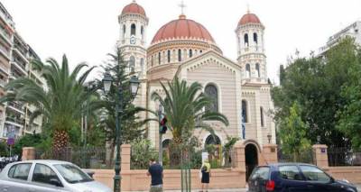 &Alpha;&nu;&tau;&iota;&epsilon;&xi;&omicron;&upsilon;&sigma;&iota;&alpha;&sigma;&tau;έ&sigmaf; έ&kappa;&alpha;&nu;&alpha;&nu; έ&phi;&omicron;&delta;&omicron; &sigma;&tau;&eta; &Mu;&eta;&tau;&rho;ό&pi;&omicron;&lambda;&eta; &Theta;&epsilon;&sigma;&sigma;&alpha;&lambda;&omicron;&nu;ί&kappa;&eta;&sigmaf; | &Tau;&eta;&nu; ώ&rho;&alpha; &tau;&eta;&sigmaf; &theta;&epsilon;ί&alpha;&sigmaf; &lambda;&epsilon;&iota;&tau;&omicron;&upsilon;&rho;&gamma;ί&alpha;&sigmaf;