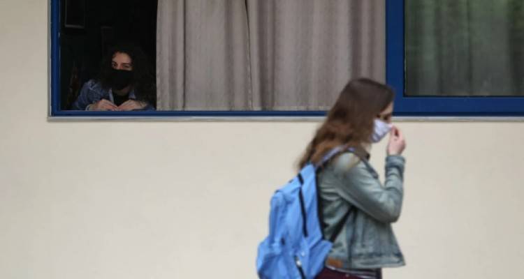 &Kappa;&omicron;&rho;&omega;&nu;&omicron;ϊό&sigmaf; - &Lambda;έ&sigma;&beta;&omicron;&sigmaf;: &Delta;&epsilon;&kappa;ά&delta;&epsilon;&sigmaf; &kappa;&rho;&omicron;ύ&sigma;&mu;&alpha;&tau;&alpha; &sigma;&epsilon; &mu;&alpha;&theta;&eta;&tau;έ&sigmaf; | &Alpha;&nu;&omicron;&iota;&chi;&tau;ό &tau;&omicron; &epsilon;&nu;&delta;&epsilon;&chi;ό&mu;&epsilon;&nu;&omicron; &gamma;&iota;&alpha; &mu;ί&nu;&iota; lockdown