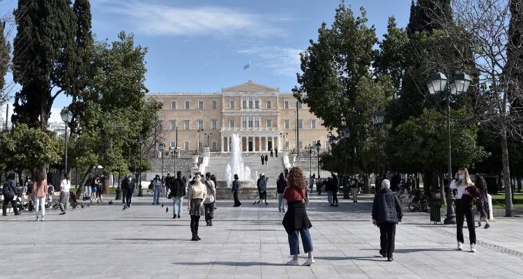 Γιατί δεν καταργήθηκαν τα SMS για τις μετακινήσεις | Τα επόμενα βήματα της σταδιακής απελευθέρωσης δραστηριοτήτων