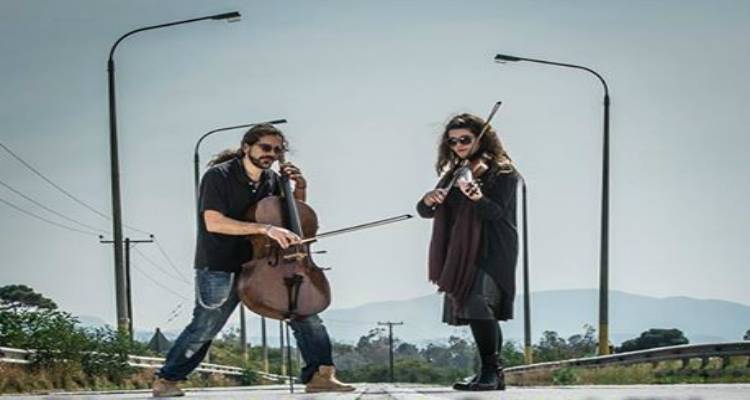 &Gamma;&iota;&alpha; &mu;&iota;&alpha; &alpha;&kappa;ό&mu;&eta; &chi;&rho;&omicron;&nu;&iota;ά &omicron;&iota; String Demons &sigma;&tau;&eta; &Lambda;ή&mu;&nu;&omicron; (videos)