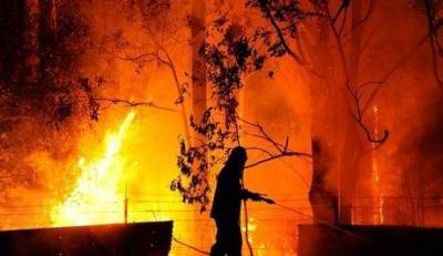 &Alpha;&upsilon;&sigma;&tau;&rho;&alpha;&lambda;ί&alpha;: &Mu;&epsilon;&tau;ά &alpha;&pi;ό &tau;&rho;&epsilon;&iota;&sigmaf; &mu;ή&nu;&epsilon;&sigmaf; έ&sigma;&beta;&eta;&sigma;&alpha;&nu; &omicron;&iota; &pi;&upsilon;&rho;&kappa;&alpha;&gamma;&iota;έ&sigmaf;