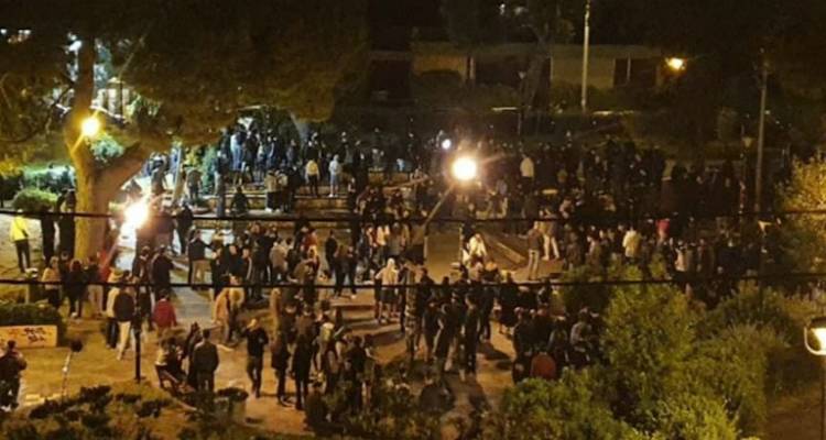 H Αστυνομία κλείνει την πλατεία Αγίου Ιωάννου στην Αγ. Παρασκευή | Μετά το... πάρτι νεαρών