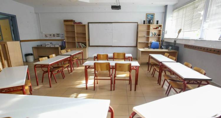 &Theta;&epsilon;&sigma;&sigma;&alpha;&lambda;&omicron;&nu;ί&kappa;&eta;: &Sigma;&tau;&omicron; &nu;&omicron;&sigma;&omicron;&kappa;&omicron;&mu;&epsilon;ί&omicron; &kappa;&alpha;&iota; &eta; &delta;&epsilon;ύ&tau;&epsilon;&rho;&eta; &mu;&alpha;&theta;ή&tau;&rho;&iota;&alpha; &pi;&omicron;&upsilon; &chi;&tau;&upsilon;&pi;ή&theta;&eta;&kappa;&epsilon; &alpha;&pi;ό &alpha;&nu;&epsilon;&mu;&iota;&sigma;&tau;ή&rho;&alpha; &sigma;&epsilon; &sigma;&chi;&omicron;&lambda;&epsilon;ί&omicron;