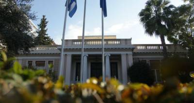&Mu;&epsilon; ό&xi;&upsilon;&nu;&sigma;&eta; &kappa;&alpha;&iota;&hellip; &Mu;&alpha;&kappa;&rho;ό&nu;, &alpha;&pi;&alpha;&nu;&tau;ά &eta; &kappa;&upsilon;&beta;έ&rho;&nu;&eta;&sigma;&eta; &gamma;&iota;&alpha; &tau;&eta; &theta;&omicron;&lambda;ή &sigma;&upsilon;&mu;&phi;&omega;&nu;ί&alpha; &tau;&omicron;&upsilon; Eurogroup