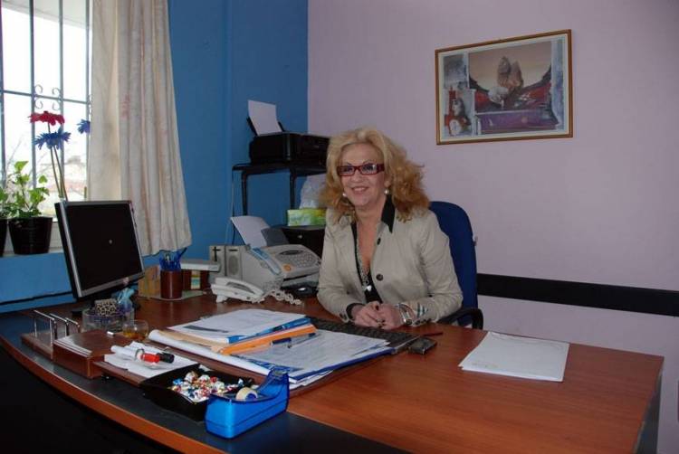 &Pi;&alpha;&pi;&alpha;&delta;&alpha;&nu;&iota;ή&lambda;: &laquo;&Kappa;&alpha;&lambda;ή &sigma;&chi;&omicron;&lambda;&iota;&kappa;ή &chi;&rho;&omicron;&nu;&iota;ά &sigma;&epsilon; ό&lambda;&omicron;&upsilon;&sigmaf;&raquo;
